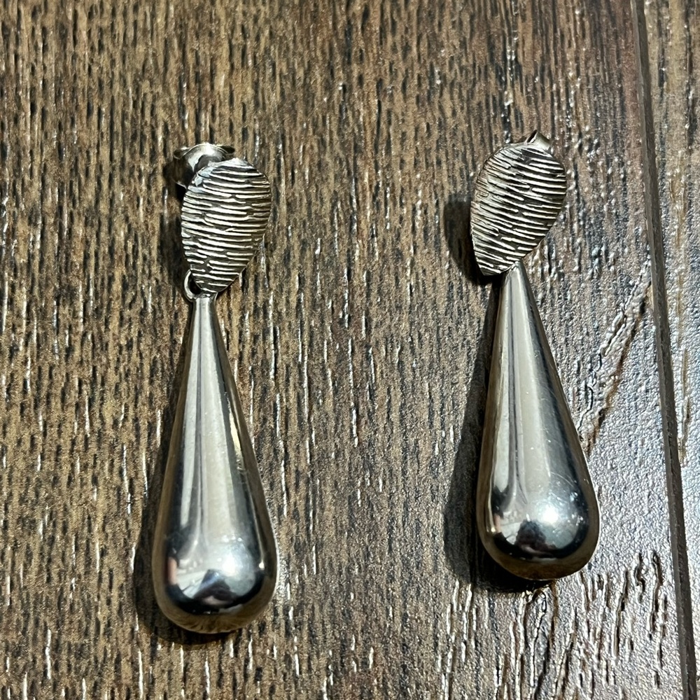 Peruvian handmade Elegant Silver Teardrop Earrings